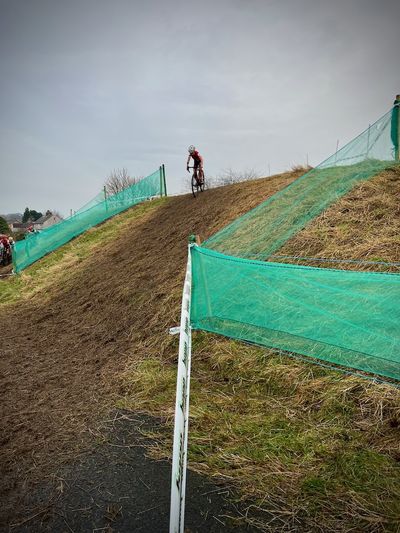 Drop into the finish straight Barny